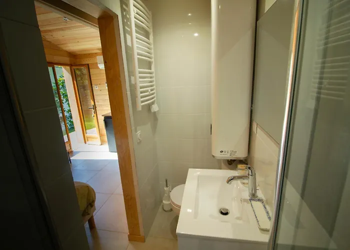 Foret Proche Avec Piscine Partagee