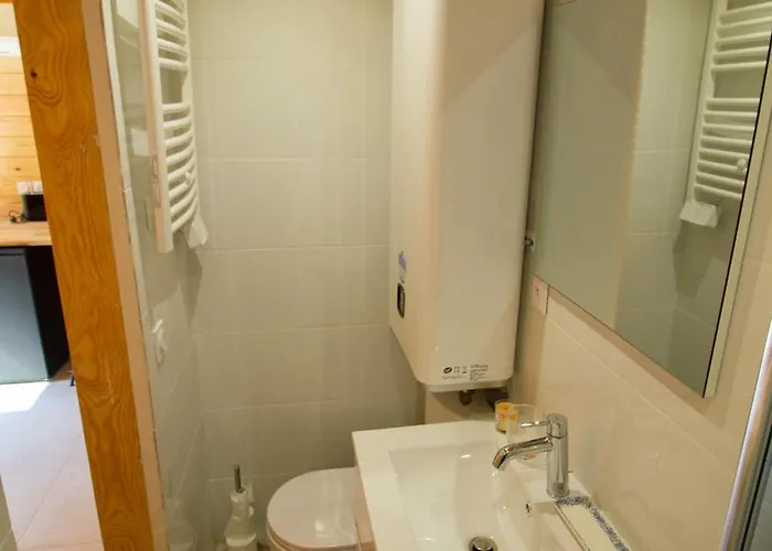 Holiday home Foret Proche Avec Piscine Partagee *