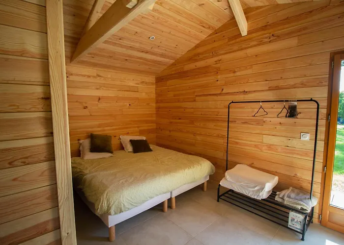 Foret Proche Avec Piscine Partagee